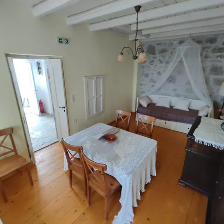 Traditional House, Amazing View! 호텔 Nikiá
