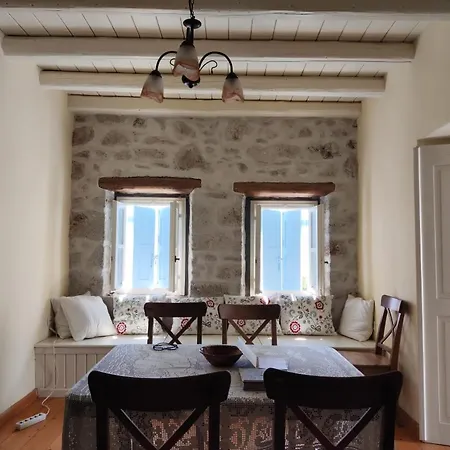 Traditional House, Amazing View! מלון Nikiá
